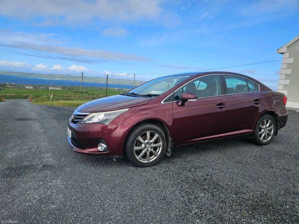Toyota Avensis Saloon, Diesel, 2013, Red