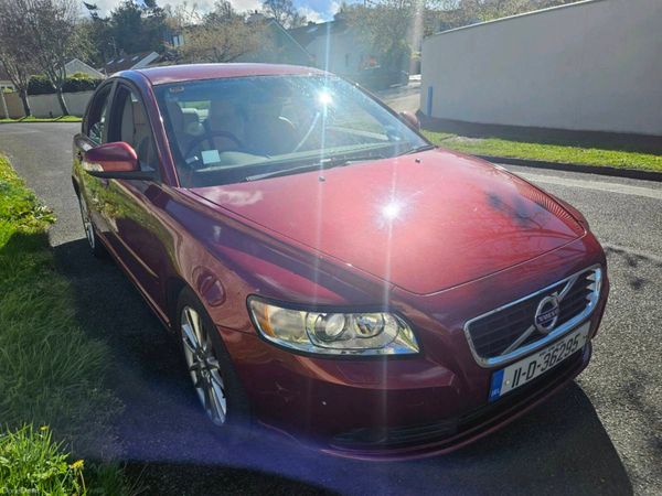 Volvo S40 Saloon, Diesel, 2011, Red