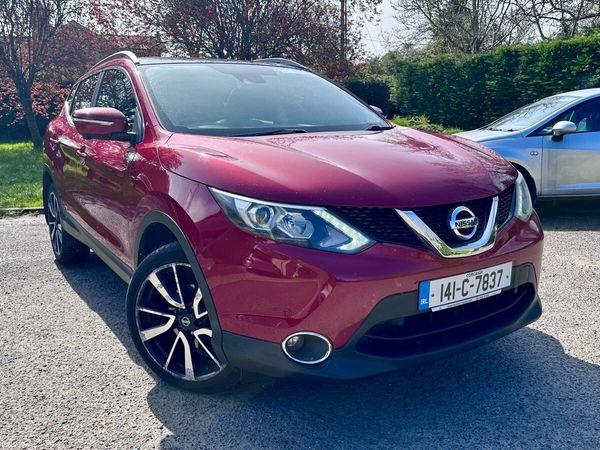 Nissan Qashqai Hatchback, Petrol, 2014, Red