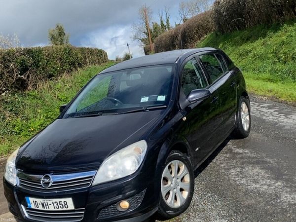 Opel Astra Hatchback, Petrol, 2010, Black