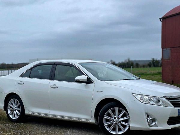 Toyota Camry Saloon, Petrol Hybrid, 2013, White