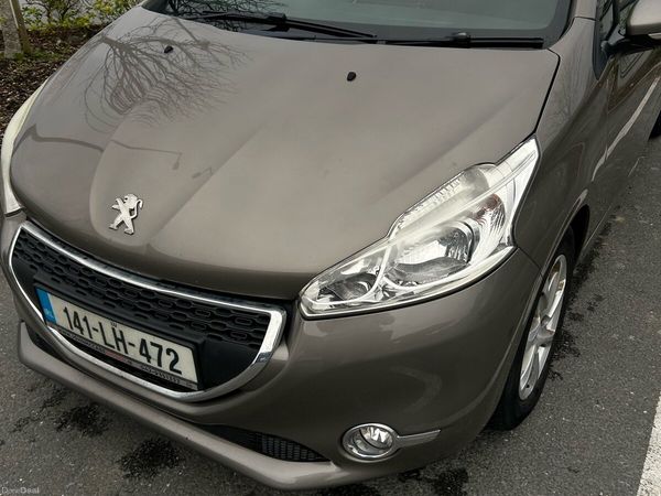 Peugeot 208 Hatchback, Petrol, 2014, Grey