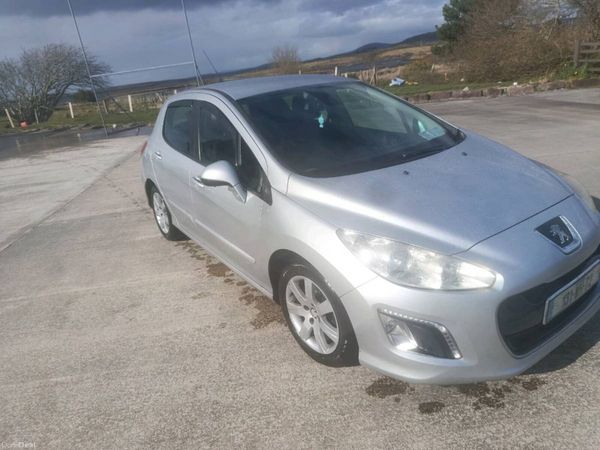 Peugeot 308 Hatchback, Diesel, 2013, Silver