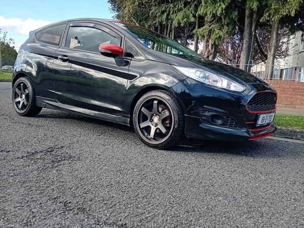Ford Fiesta Hatchback, Petrol, 2016, Black
