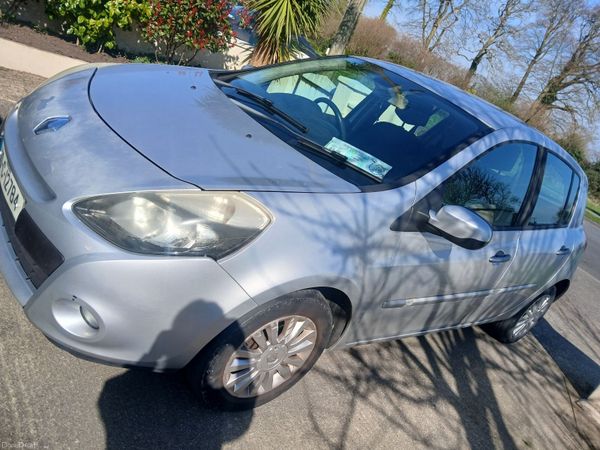 Renault Clio Hatchback, Petrol, 2010, Silver