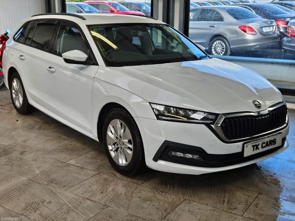 Skoda Octavia Estate, Petrol, 2021, White