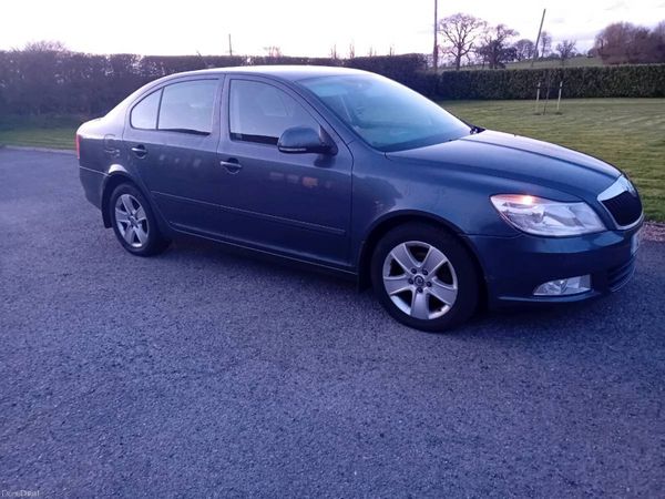 Skoda Octavia Saloon, Diesel, 2012, Grey