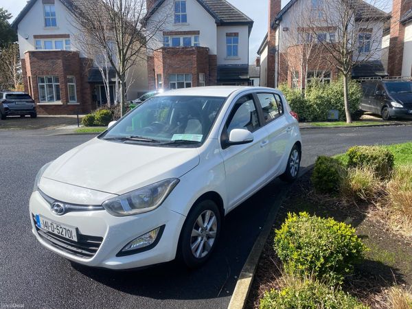 Hyundai i20 Hatchback, Petrol, 2014, White