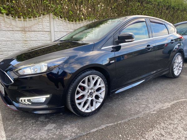 Ford Focus Hatchback, Petrol, 2015, Black