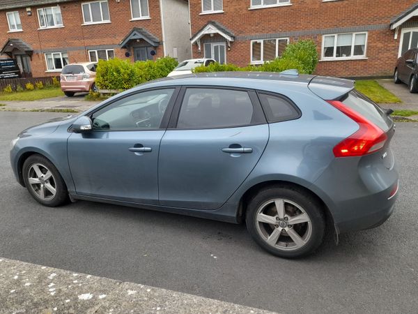 Volvo V40 Hatchback, Diesel, 2013, Blue