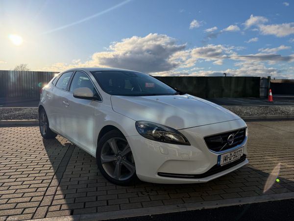Volvo V40 Hatchback, Petrol, 2014, White