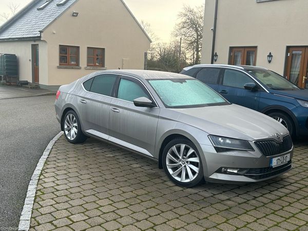 Skoda Superb Saloon, Diesel, 2017, Yellow