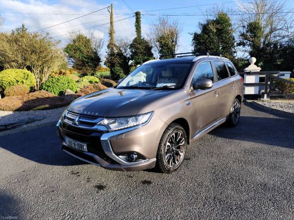 Mitsubishi Outlander SUV, Petrol Plug-in Hybrid, 2016, Brown
