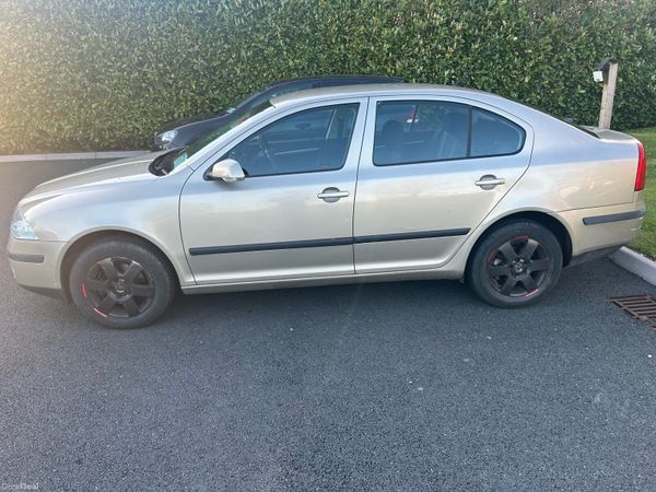 Skoda Octavia Hatchback, Petrol, 2005, Beige