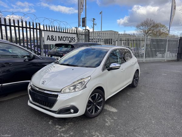 Peugeot 208 Hatchback, Petrol, 2017, White