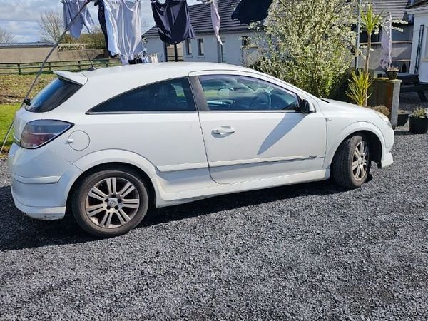 Opel Astra Hatchback, Petrol, 2008, White