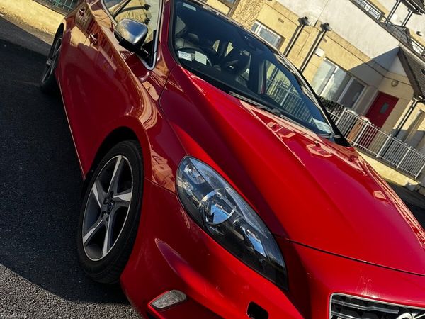 Volvo V40 Hatchback, Diesel, 2013, Red