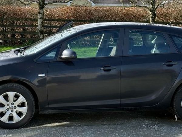 Opel Astra Hatchback, Diesel, 2014, Black
