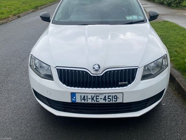 Skoda Octavia Hatchback, Diesel, 2014, White