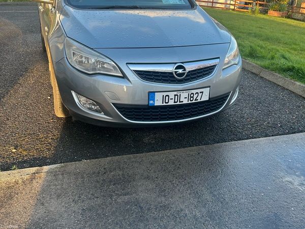 Opel Astra Hatchback, Diesel, 2010, Silver