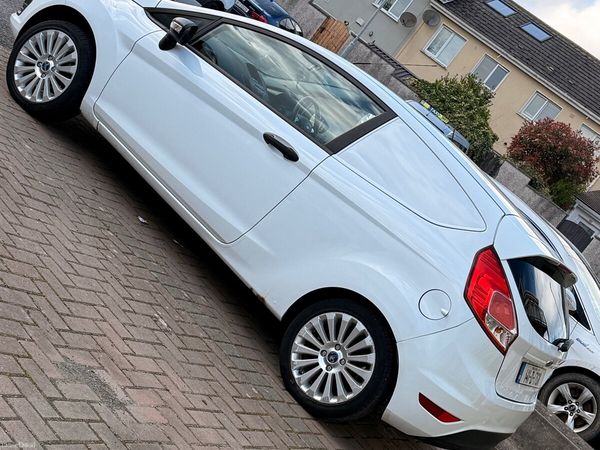 Ford Fiesta Hatchback, Diesel, 2014, White