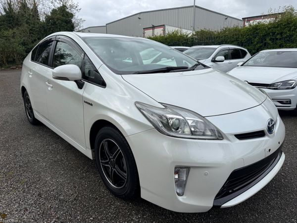 Toyota Prius Hatchback, Petrol Hybrid, 2015, White