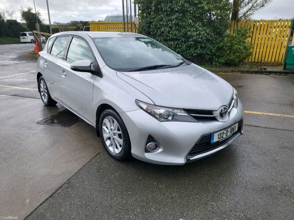 Toyota Auris Hatchback, Diesel, 2013, Silver