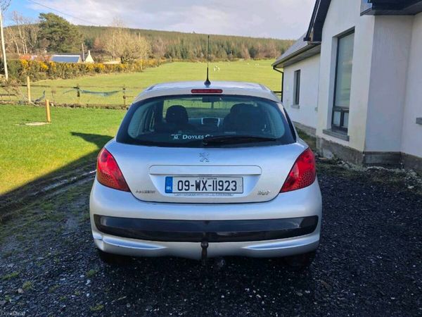 Peugeot 207 Hatchback, Diesel, 2009, Silver