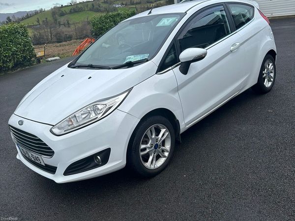 Ford Fiesta Hatchback, Petrol, 2016, White