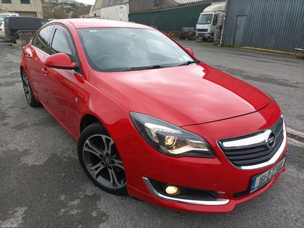 Opel Insignia Hatchback, Diesel, 2016, Red