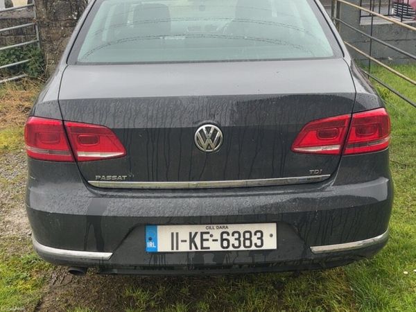 Volkswagen Passat Saloon, Diesel, 2011, Grey