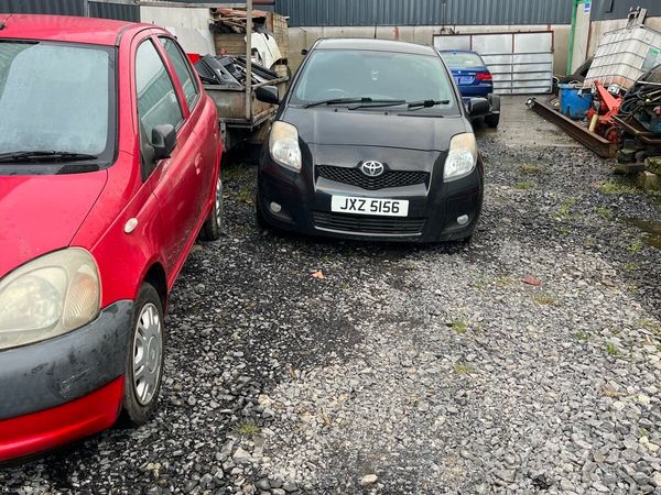 Toyota Yaris Hatchback, Petrol, 2000, Red