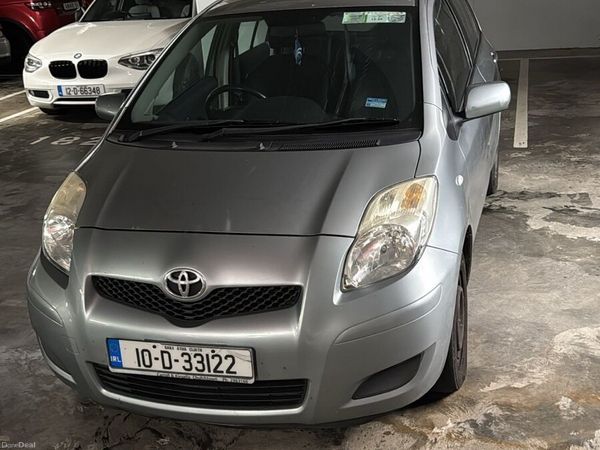 Toyota Yaris Hatchback, Petrol, 2010, Silver