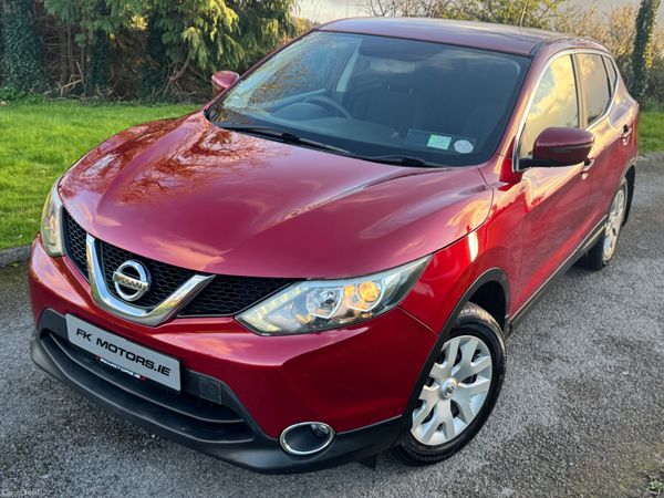 Nissan Qashqai Hatchback, Diesel, 2015, Red