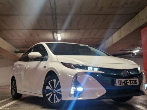 Toyota Prius Hatchback, Petrol Plug-in Hybrid, 2017, White