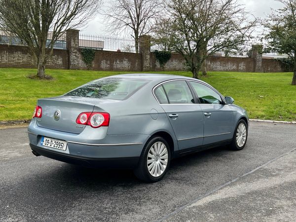 Volkswagen Passat Saloon, Diesel, 2009, Grey