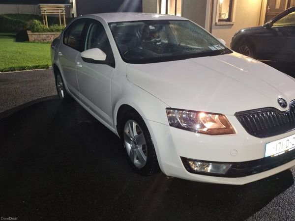 Skoda Octavia Saloon, Diesel, 2017, White