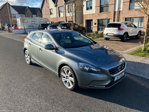 Volvo V40 Hatchback, Diesel, 2015, Grey