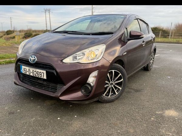 Toyota Aqua Hatchback, Petrol Hybrid, 2015, Purple