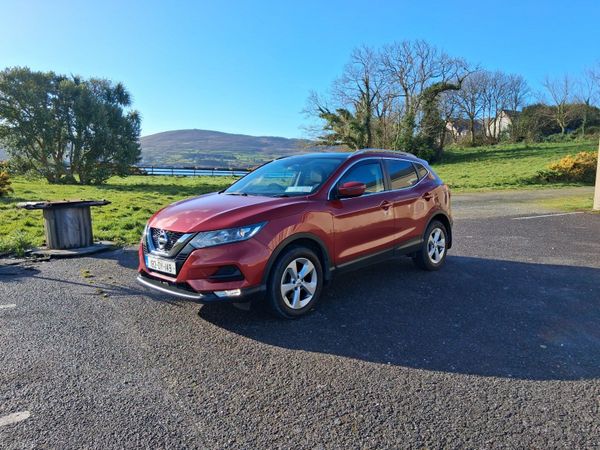 Nissan Qashqai MPV, Petrol, 2018, Red