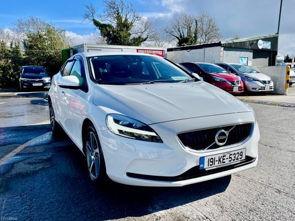 Volvo V40 Hatchback, Diesel, 2019, White