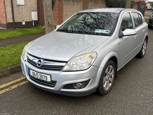 Opel Astra Hatchback, Petrol, 2009, Silver