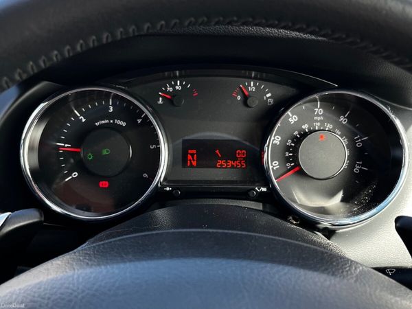 Peugeot 3008 MPV, Diesel, 2011, Silver