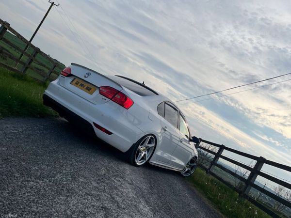 Volkswagen Jetta Saloon, Diesel, 2012, White