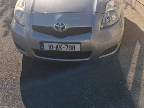 Toyota Yaris Hatchback, Petrol, 2010, Silver