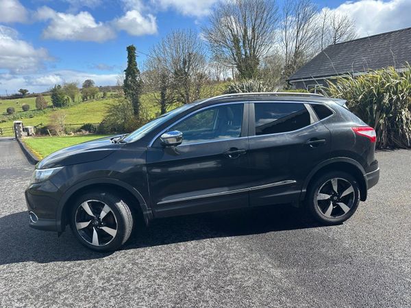Nissan Qashqai Hatchback, Diesel, 2015, Black