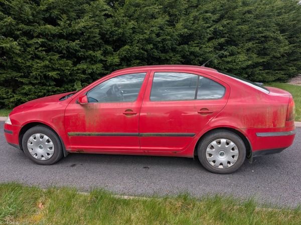 Skoda Octavia Hatchback, Petrol, 2006, Red
