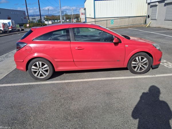 Opel Astra Hatchback, Petrol, 2010, Red