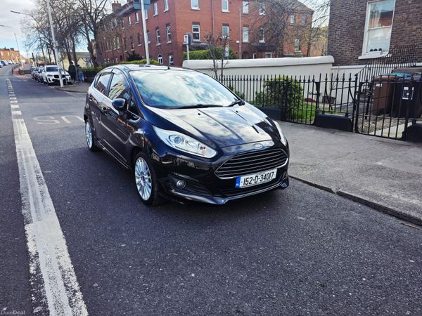 Ford Fiesta Hatchback, Petrol, 2015, Black