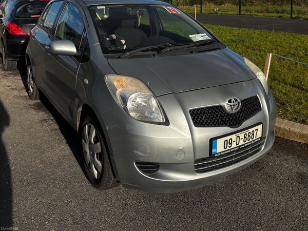 Toyota Yaris Hatchback, Petrol, 2009, Silver